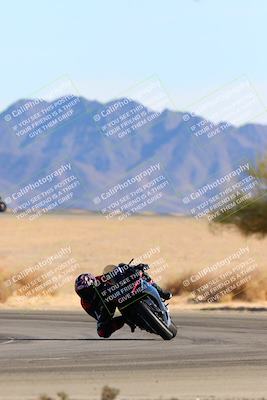 media/Jan-08-2022-SoCal Trackdays (Sat) [[1ec2777125]]/Turn 4 (1145am)/